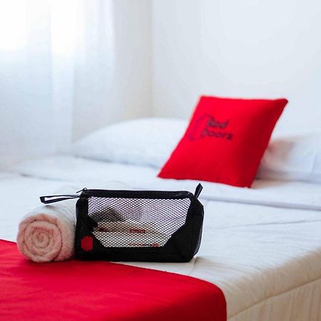 Reddoorz At Tanakatto Homestay Уайкабубак Екстериор снимка