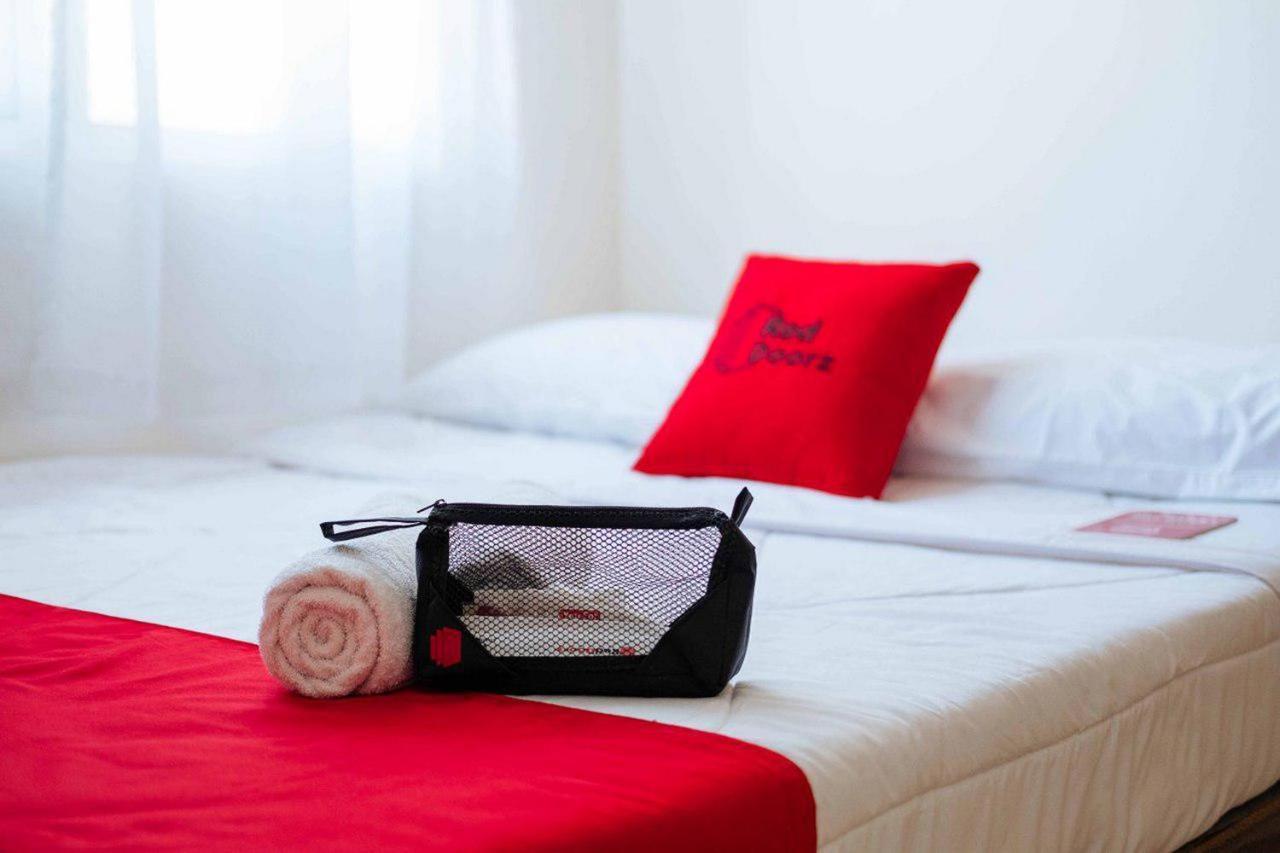 Reddoorz At Tanakatto Homestay Уайкабубак Екстериор снимка